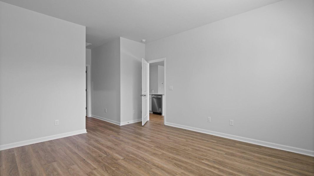 Spacious, unfurnished interior of a new home in Hillcrest, Ravenel (Image 15).