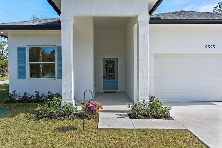 Exterior details and patio area of a home in , Vero Beach (Image 27).