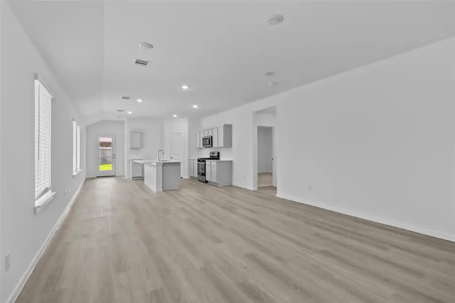 Spacious, unfurnished interior of a new home in Venetian Pines, Conroe (Image 13). Spacious, unfurnished interior of a new home in Venetian Pines, Conroe (Image 13).