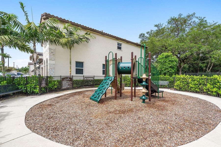 Community amenities in , Lauderhill (Image 40).