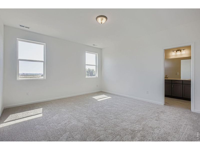 Spacious, unfurnished interior of a new home in Country Club Reserve, Fort Collins (Image 23).