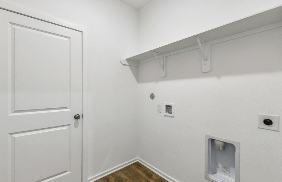 Spacious, unfurnished interior of a new home in Stokesbury, Waller (Image 28).