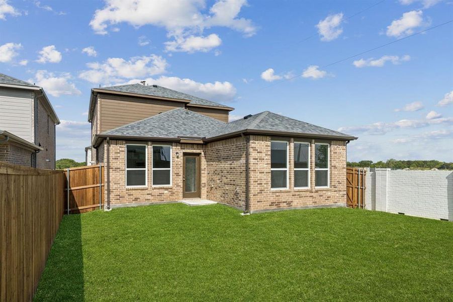 Front exterior of a new home in AnaCapri, Anna, TX, highlighting curb appeal (Image 1). Front exterior of a new home in AnaCapri, Anna, TX, highlighting curb appeal (Image 1).