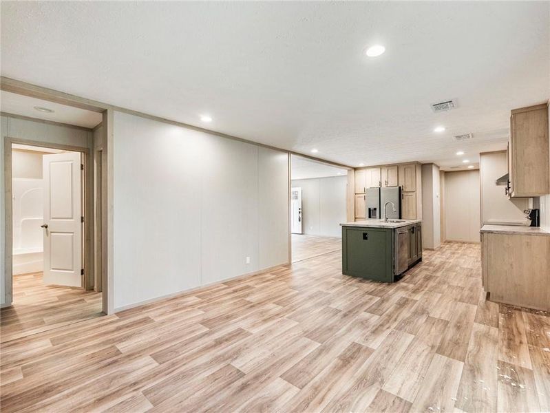 Spacious, unfurnished interior of a new home in , Gainesville (Image 30).