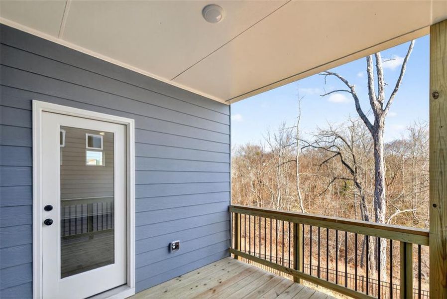 Exterior details and patio area of a home in Sanders Park, Austell (Image 4).