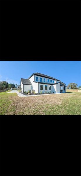 Exterior details and patio area of a home in , Dacula (Image 9).