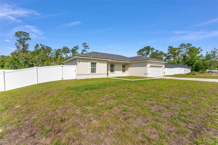 Exterior details and patio area of a home in , Ocala (Image 27).
