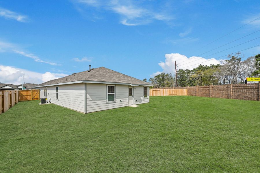 Exterior details and patio area of a home in Presswoods, Splendora (Image 3).