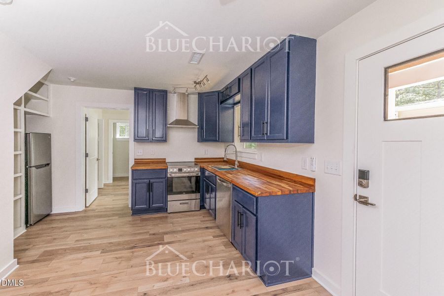 7-photo-Kitchen-a187ae98-e220-423f-80c9-