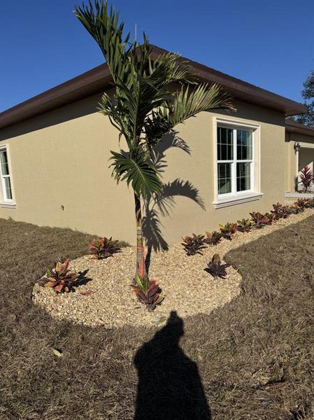 Exterior details and patio area of a home in , Okeechobee (Image 26).