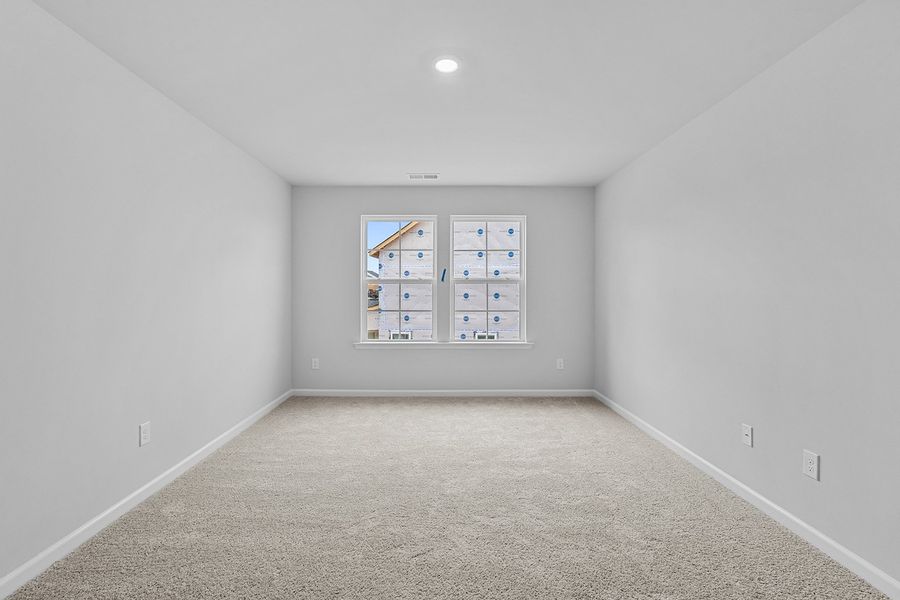 Spacious, unfurnished interior of a new home in Fieldstone, Lexington (Image 38).