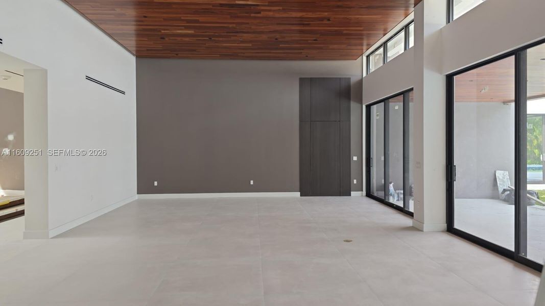 GREAT ROOM PRIVATE ACCESS TO KITCHEN GREAT ROOM PRIVATE ACCESS TO KITCHEN