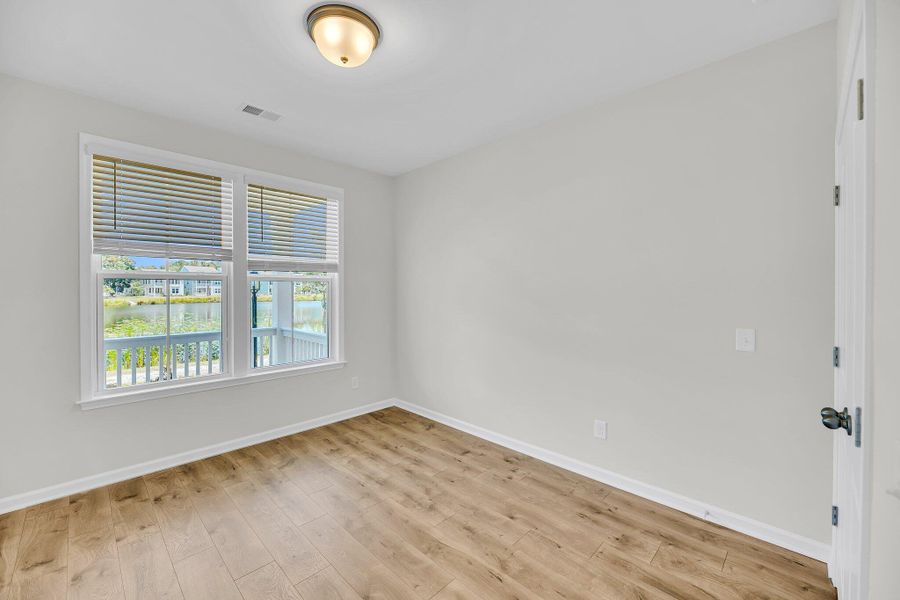 Spacious, unfurnished interior of a new home in Sweetgrass Station, Summerville (Image 9).