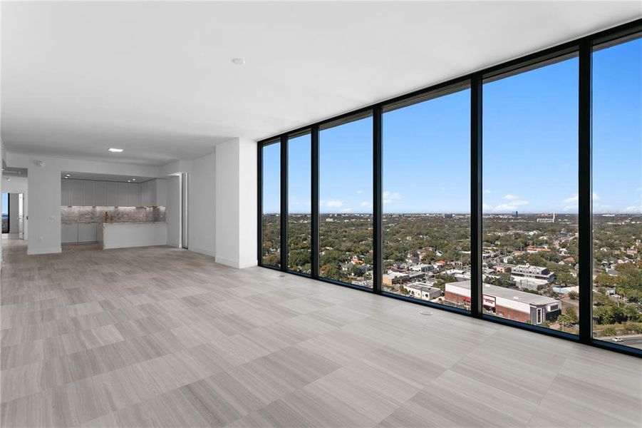 Spacious, unfurnished interior of a new home in , Tampa (Image 66).