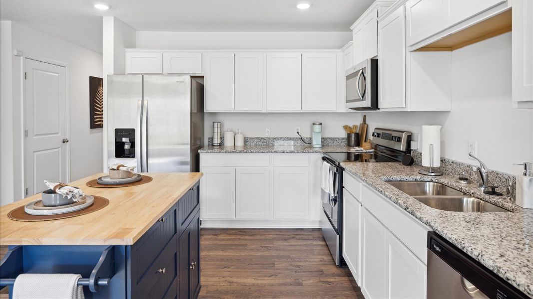 Representative furnished interior of a home built from the Sullivan by D.R. Horton in Crescent Ridge, Niota (Image 9).