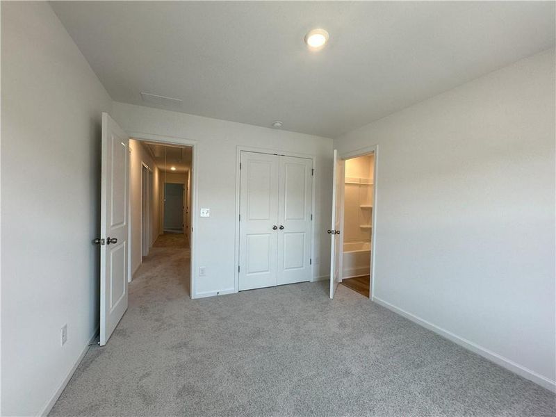 Spacious, unfurnished interior of a new home in Buice Lake, Acworth (Image 23).