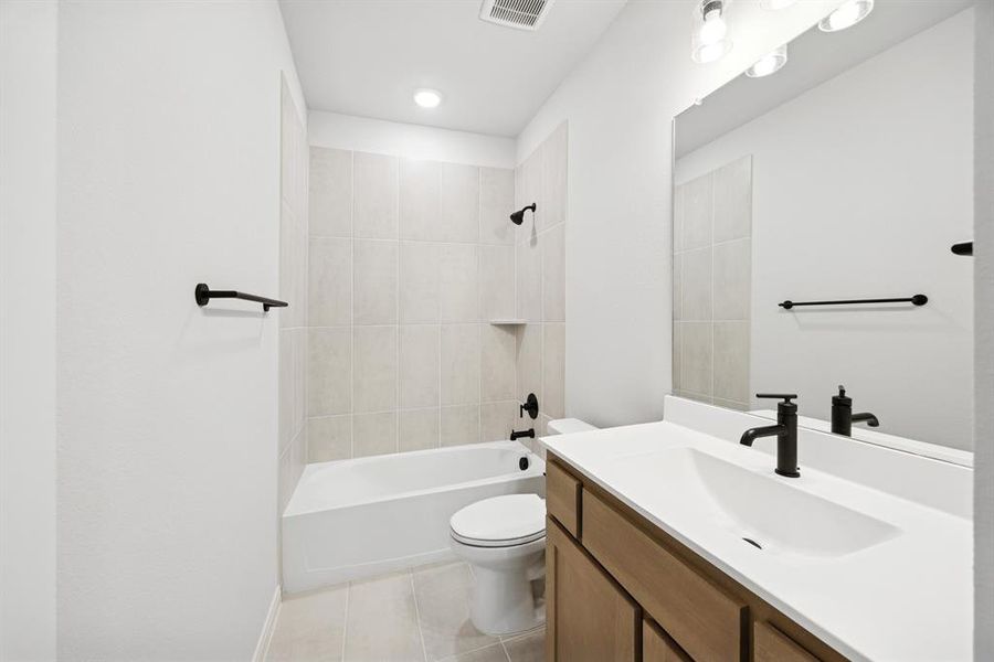 Furnished interior view inside a new home in Mantua Point Gardens, Van Alstyne (Image 8). Furnished interior view inside a new home in Mantua Point Gardens, Van Alstyne (Image 8).