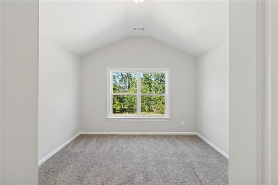 Spacious, unfurnished interior of a new home in Crawford Creek, Grovetown (Image 25).