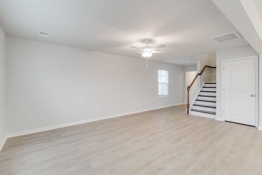 Spacious, unfurnished interior of a new home in Bluefield, Lexington (Image 17).