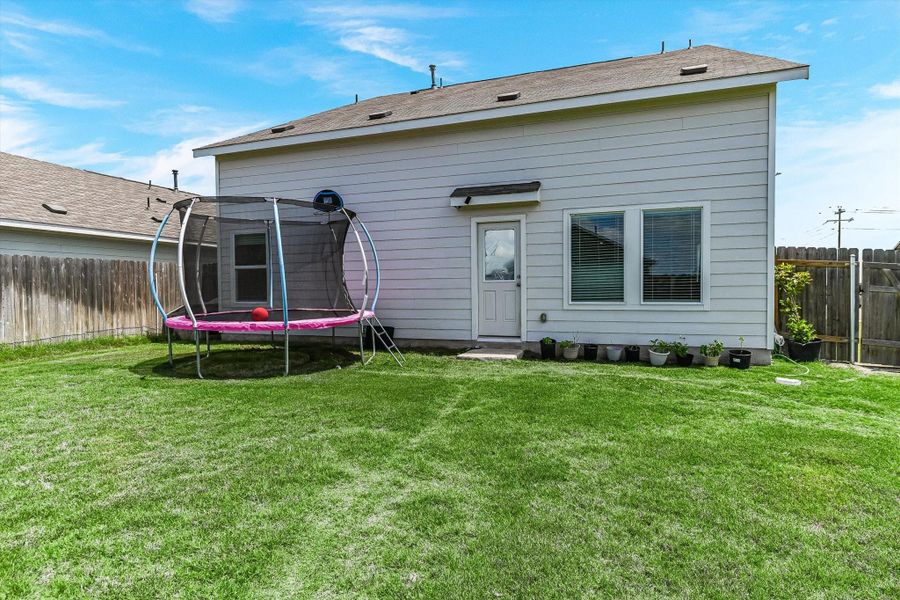 Exterior details and patio area of a home in Summerside, Lockhart (Image 3).
