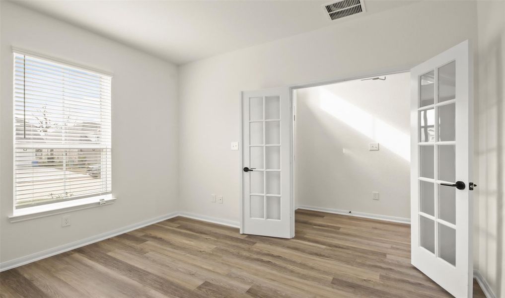 Convenient home office (*Photo not of actual home and used for illustration purposes only.) Convenient home office (*Photo not of actual home and used for illustration purposes only.)