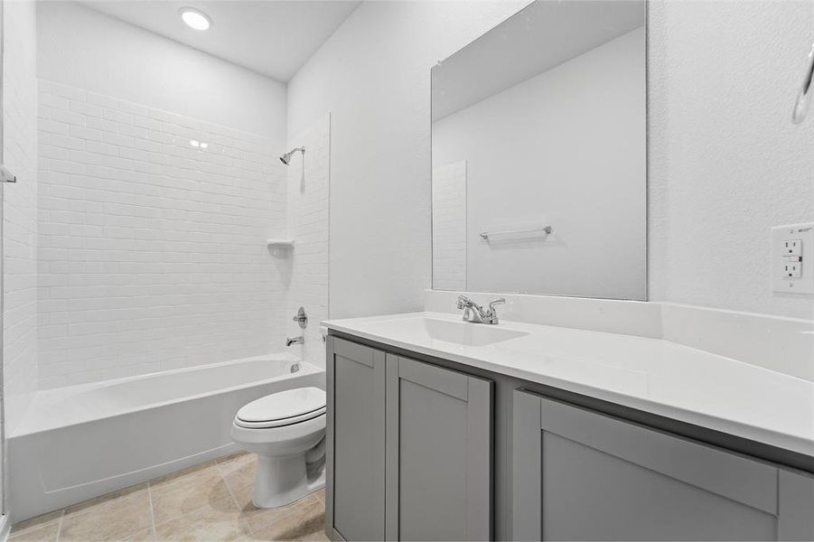 Furnished interior view inside a new home in Saddlebrook Estates, Waxahachie (Image 11).