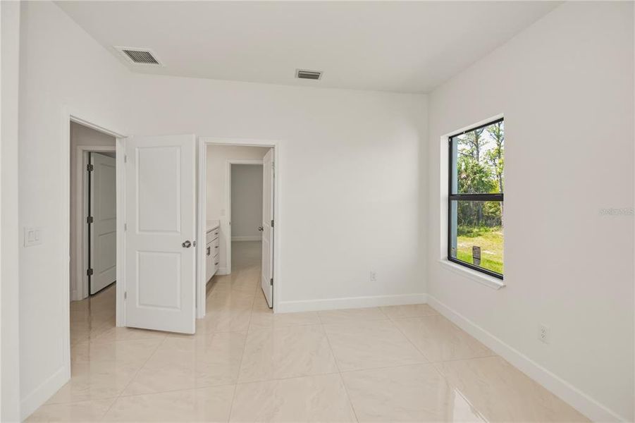 Spacious, unfurnished interior of a new home in , Port Charlotte (Image 22).