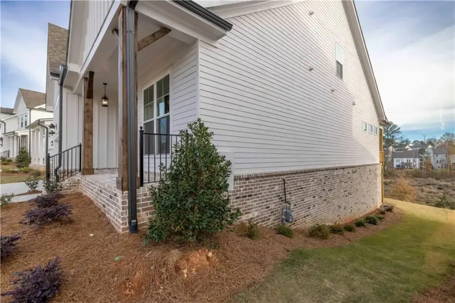 Exterior details and patio area of a home in Aberdeen, Hoschton (Image 39).