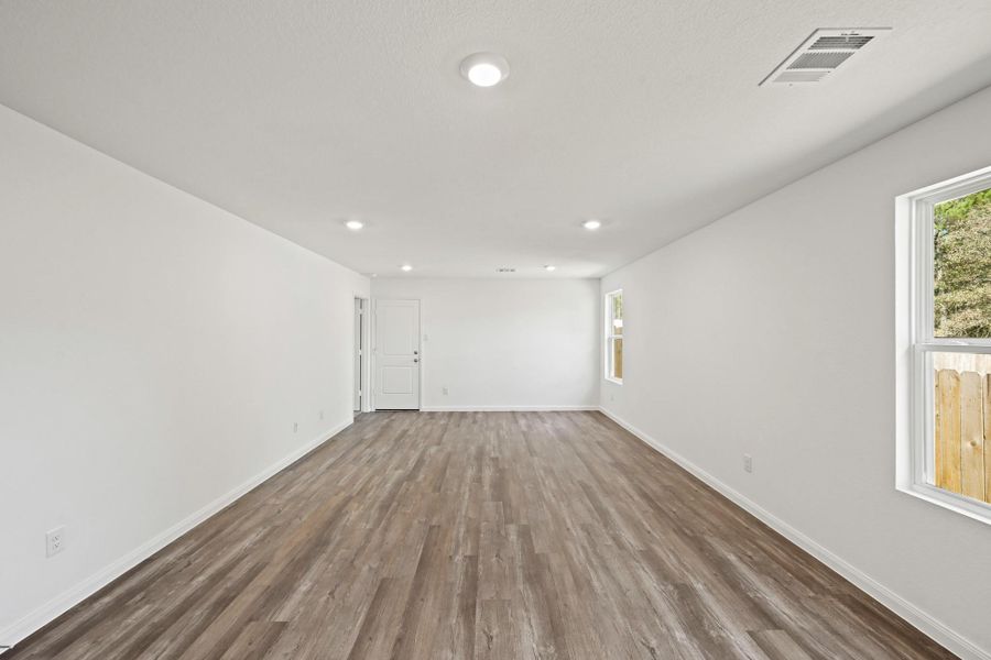 Spacious, unfurnished interior of a new home in McCrorey Trails, Conroe (Image 6). Spacious, unfurnished interior of a new home in McCrorey Trails, Conroe (Image 6).