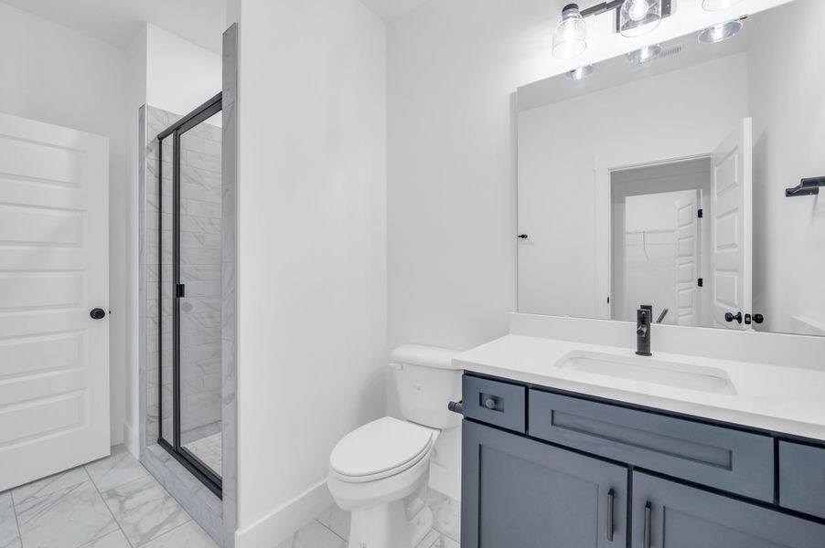 Representative furnished interior of a home built from the The Bradley by RobuckHomes in Windwater, Hampstead (Image 41).