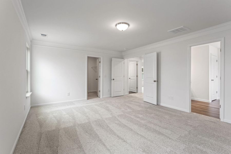 Spacious, unfurnished interior of a new home in Bellevue, Greenville (Image 27).