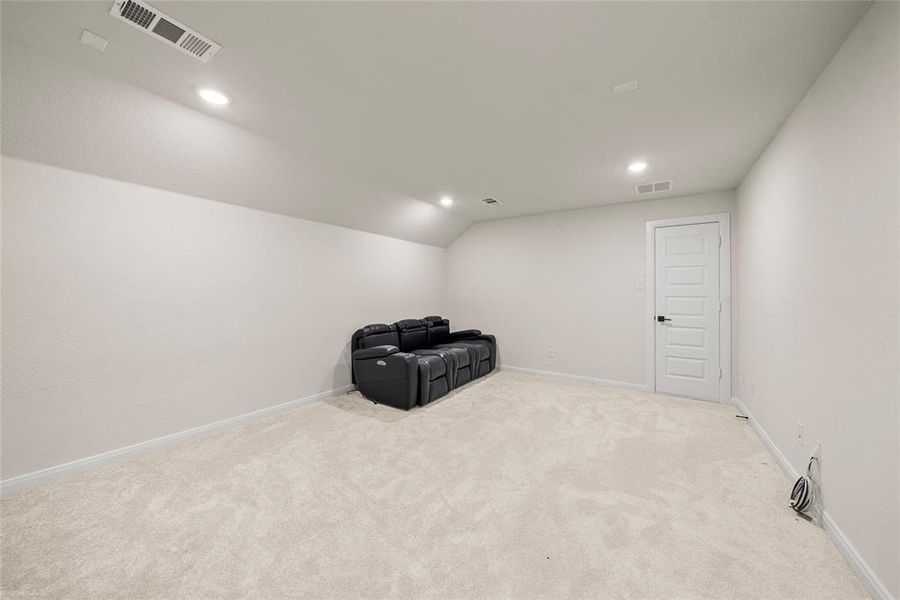 Spacious, unfurnished interior of a new home in Willow Grove, Melissa (Image 20).