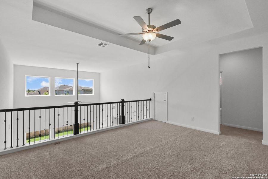 Spacious, unfurnished interior of a new home in Stillwater Ranch 60', San Antonio (Image 24).