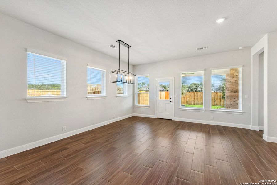 Spacious, unfurnished interior of a new home in Davis Ranch 50', San Antonio (Image 15).