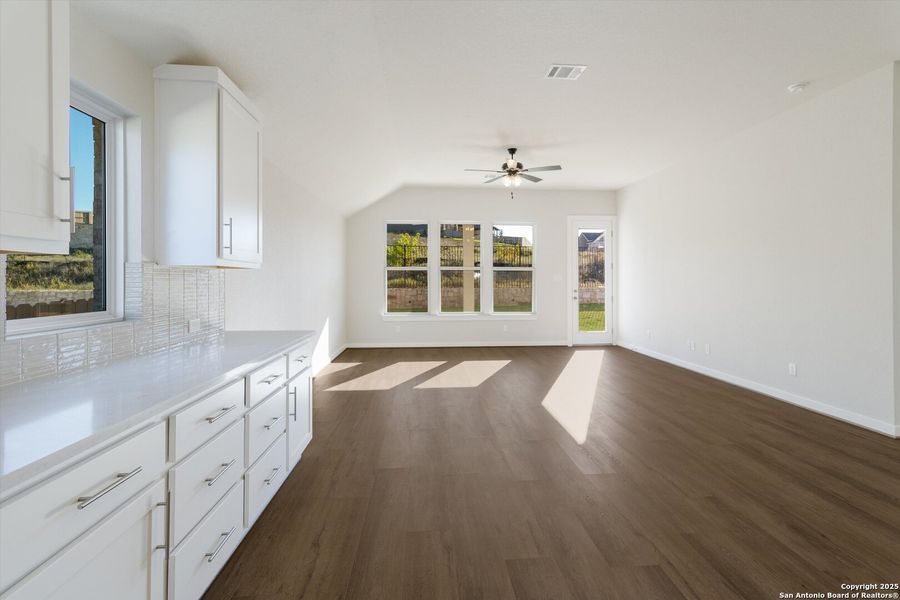 Spacious, unfurnished interior of a new home in Meyer Ranch, New Braunfels (Image 24). Spacious, unfurnished interior of a new home in Meyer Ranch, New Braunfels (Image 24).