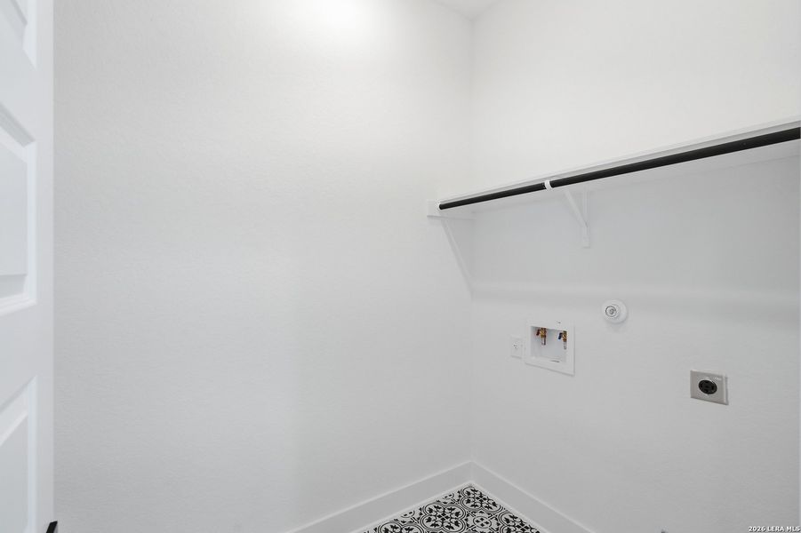 Spacious, unfurnished interior of a new home in Prominence Urban, San Antonio (Image 28).