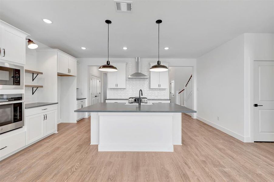 Furnished interior view inside a new home in Timberbrook, Justin (Image 11).