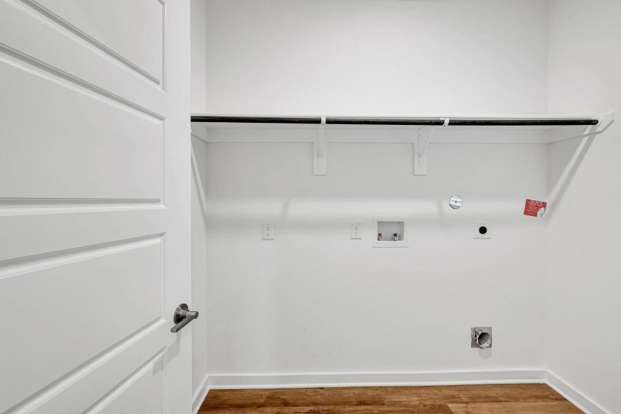 Spacious, unfurnished interior of a new home in Ambrose, La Marque (Image 16).