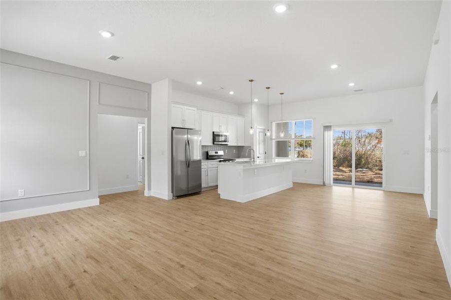 Spacious, unfurnished interior of a new home in , Orlando (Image 18).