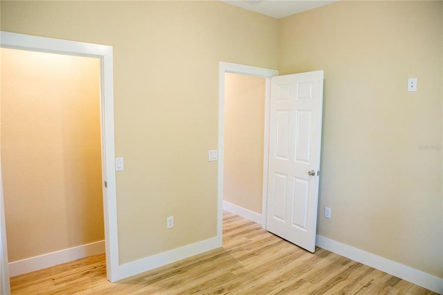Spacious, unfurnished interior of a new home in , Citrus Springs (Image 21).