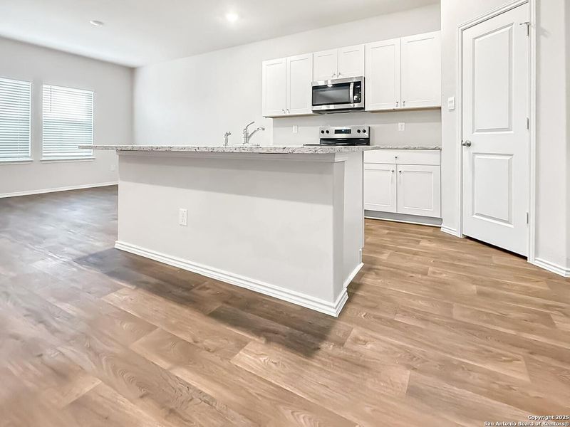 Furnished interior view inside a new home in Winding Creek, New Braunfels (Image 5).