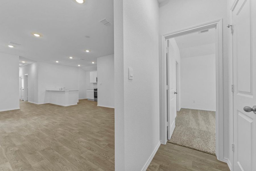 Spacious, unfurnished interior of a new home in Valverde, Bastrop (Image 27).