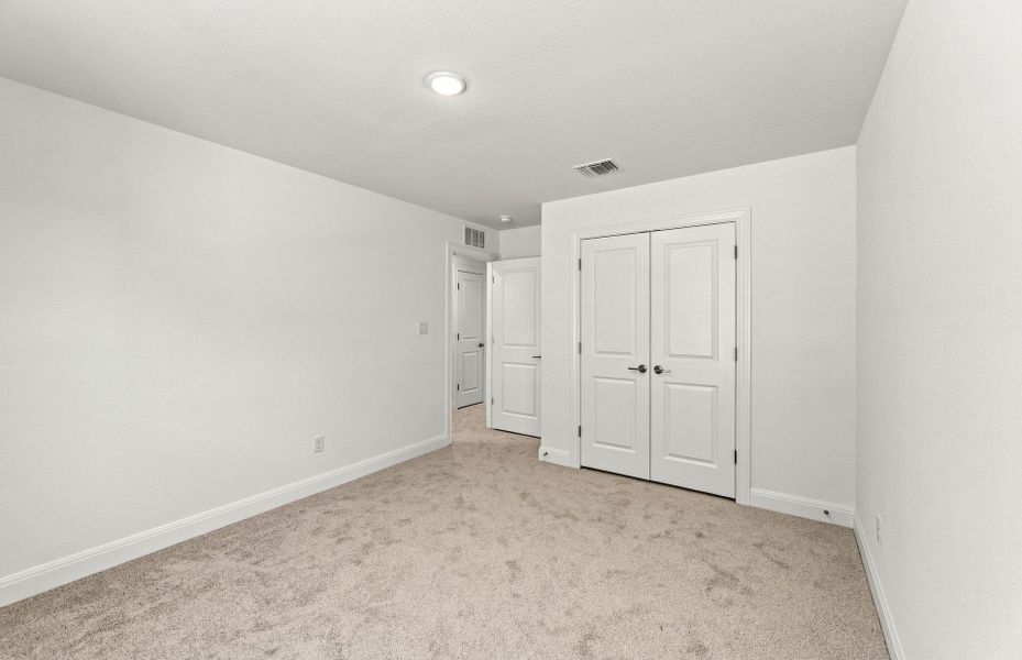 Spacious, unfurnished interior of a new home in Saddleback at Santa Rita Ranch, Liberty Hill (Image 37).