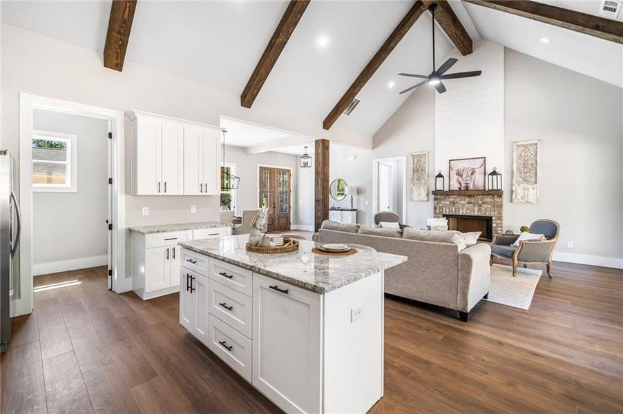 Furnished interior view inside a new home in , Jasper (Image 9).