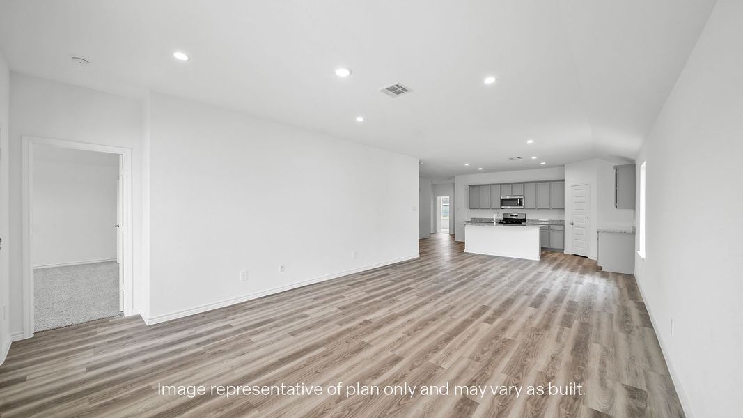 Spacious, unfurnished interior of a new home in Saratoga Crossing, Corpus Christi (Image 13).