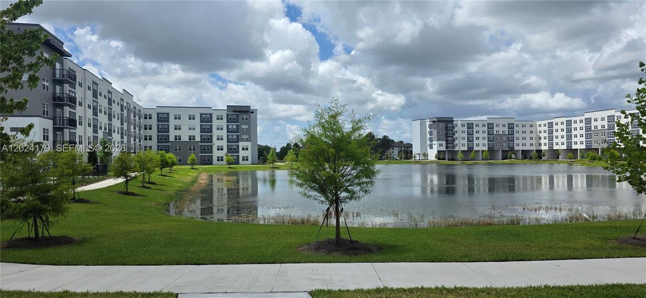 Condo located in Orlando, FL showcasing its design and architecture (Image 23).