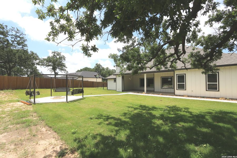 Exterior details and patio area of a home in , La Vernia (Image 52).