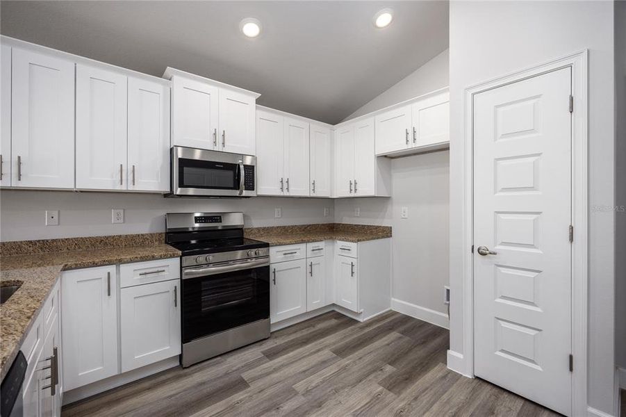 Furnished interior view inside a new home in Kirkland Farms, Alachua (Image 8).