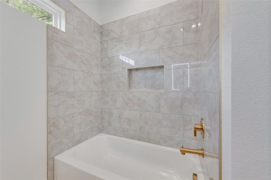 Bathroom featuring tiled shower / bath