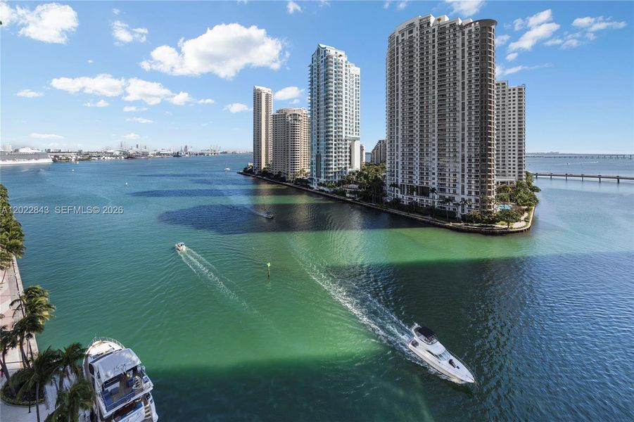 Condo located in Miami, FL showcasing its design and architecture (Image 3).